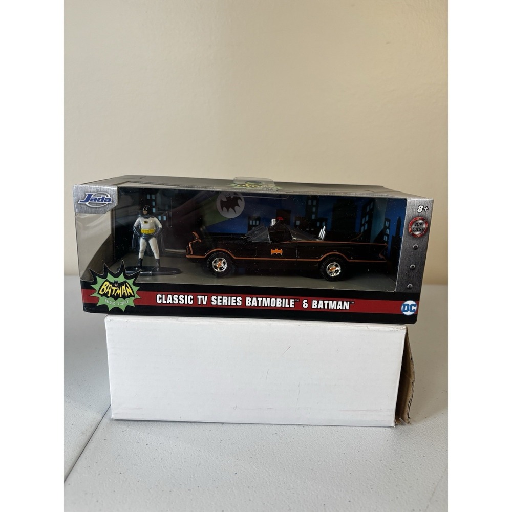 NEW Jada Toys 31703 Batman Classic 1966 TV BATMOBILE 1:32 Scale Vehicle & Figure